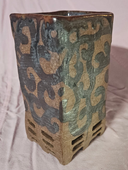 Cross Beam Vase Square