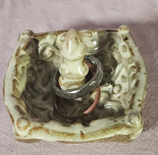 Cream Ring Holder with Column