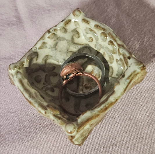 Cream Ring Holder