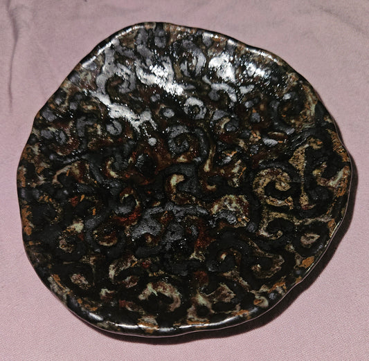 Small Reddish Pattern Dish